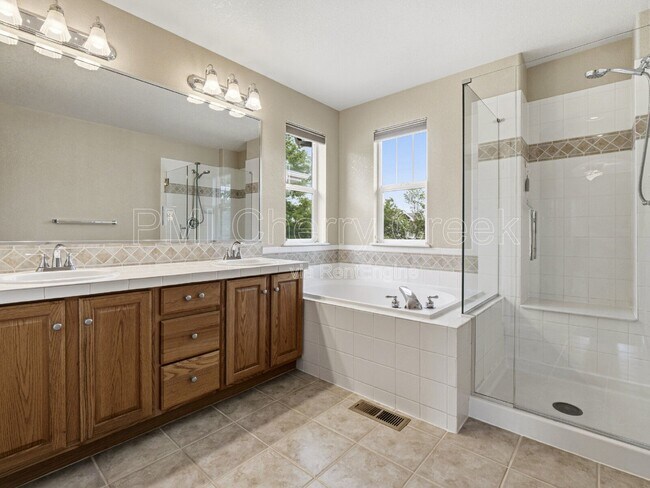 Building Photo - 10740 Southhaven Cir
