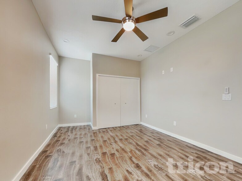 Building Photo - 8118 N Coolidge Ave