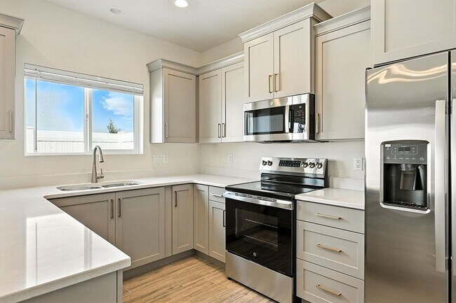 Building Photo - Brand New Home!