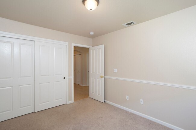 Building Photo - Schedule a tour today for a BEAUTIFUL 3-Be...