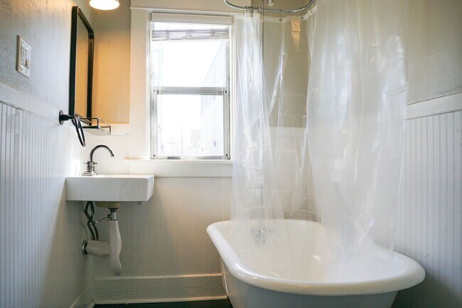 Building Photo - Move In Special! Chic Renovated 1-Bed w/ R...