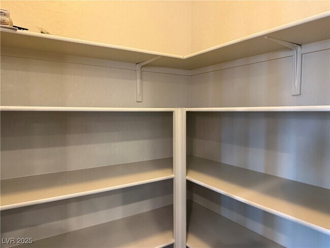 Building Photo - 304 Rezzo St