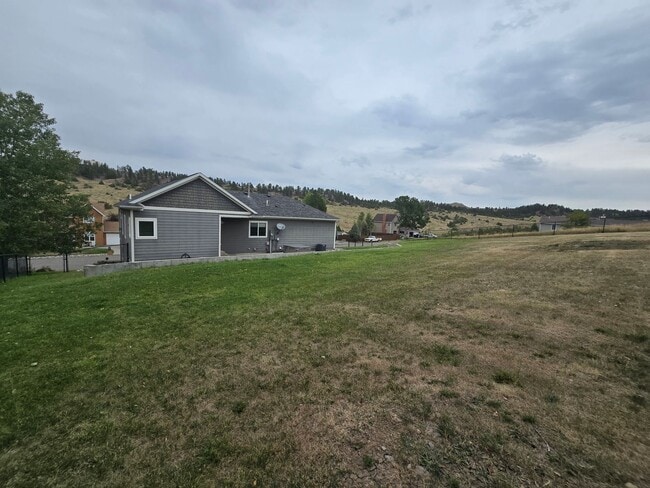 Building Photo - Spacious 5-Bedroom Home in Desirable Briar...