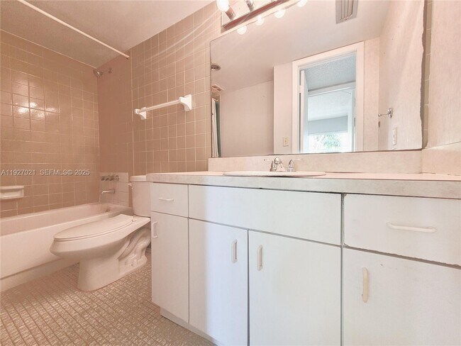 Building Photo - 400 NE 18th Ave