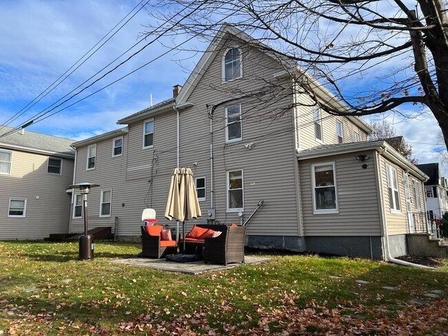 Building Photo - 358 Hunnewell St