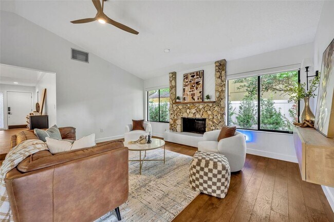 Building Photo - Beautiful Winter Park home
