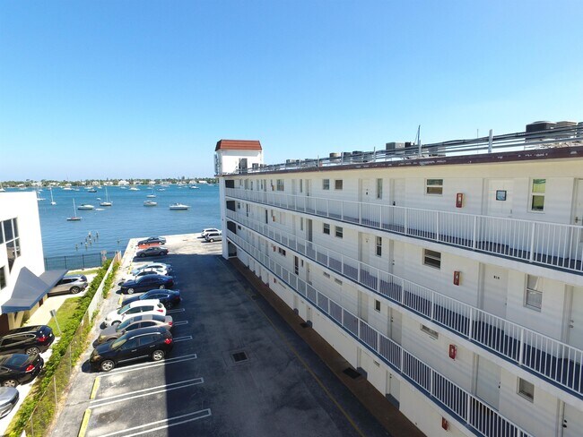 Building Photo - 4500 N Flagler Dr