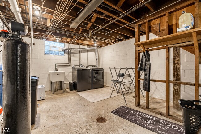 Building Photo - 8071 Allisonville Rd