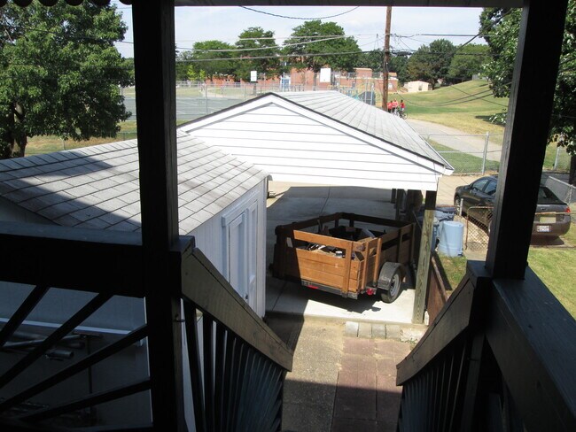 Building Photo - 3BR/2BA Townhome in Dundalk!