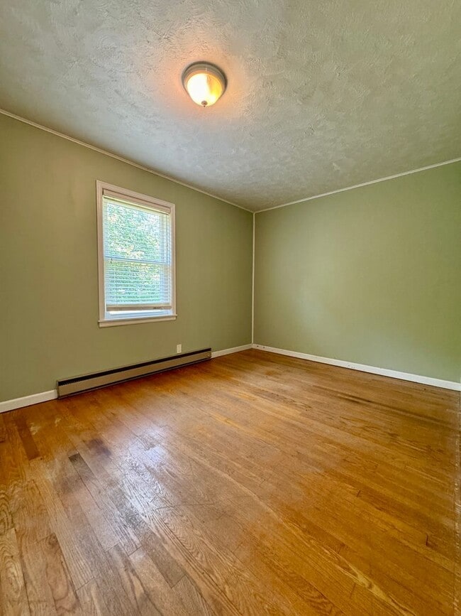 Building Photo - Quaint Country Cottage On Large Lot Near Downtown Blacksburg