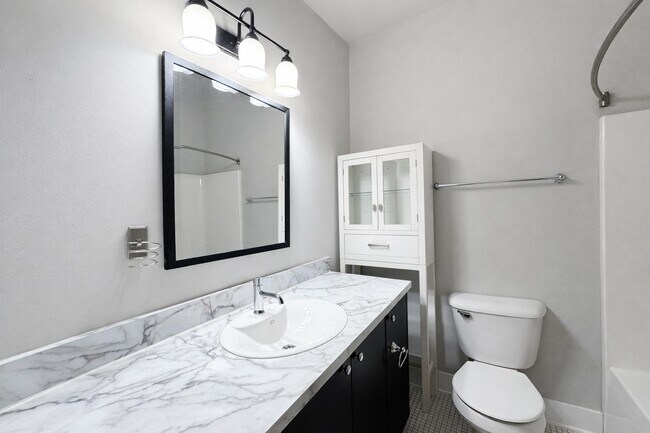 Building Photo - 1011 S 30th Avenue