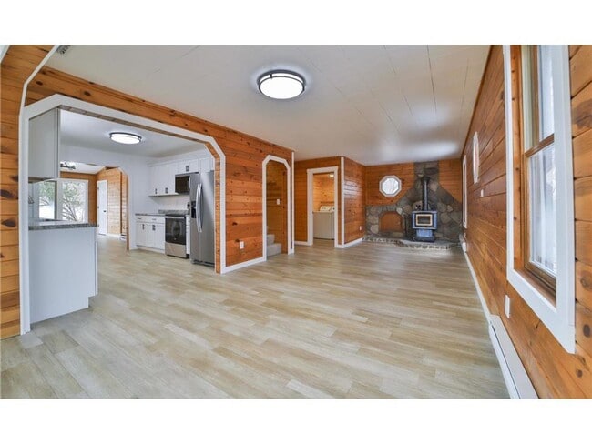 Building Photo - 3 Bedroom, 2 Bathroom Single Family House