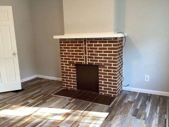 Building Photo - MOVE-IN SPECIAL!! - FIRST MONTH FREE!! - 1...