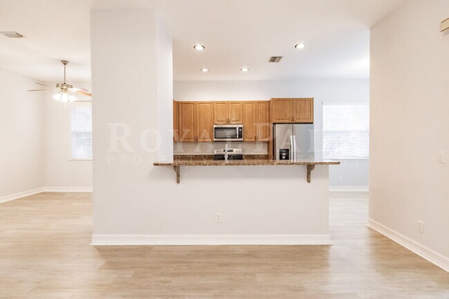 Building Photo - 12060 Lucca St