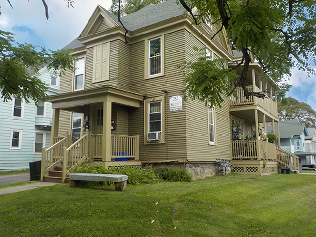 Primary Photo - Beautiful Upper Flat With Private Side Por...