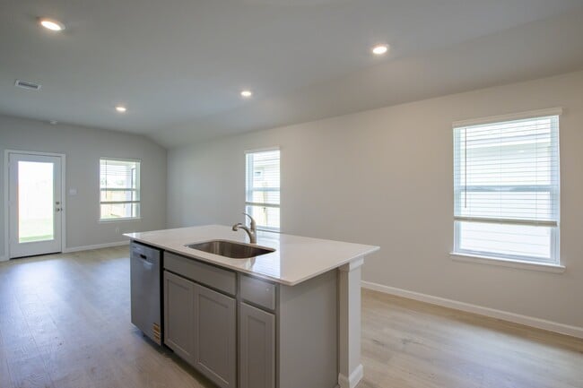 Building Photo - 876 Kickapoo Ln