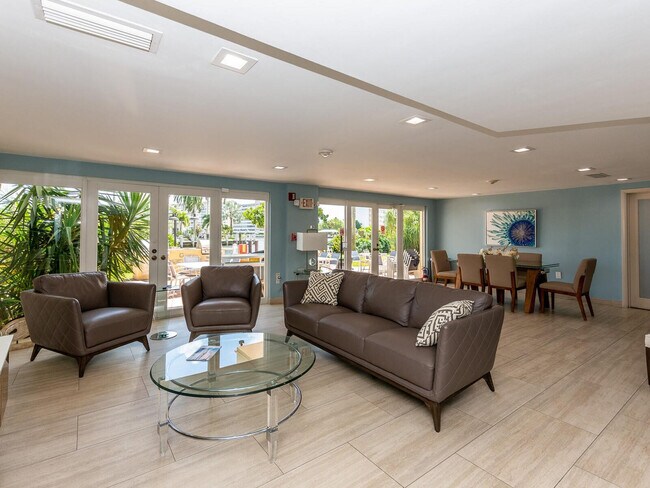 Building Photo - 140 NE 28th Ave