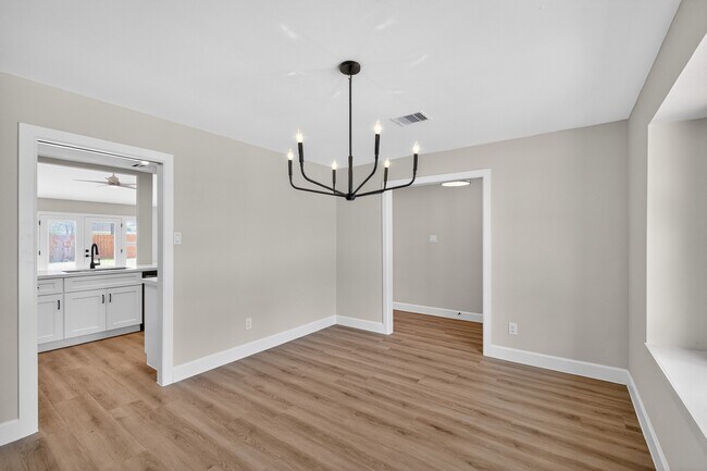 Building Photo - 5743 Ludington Dr