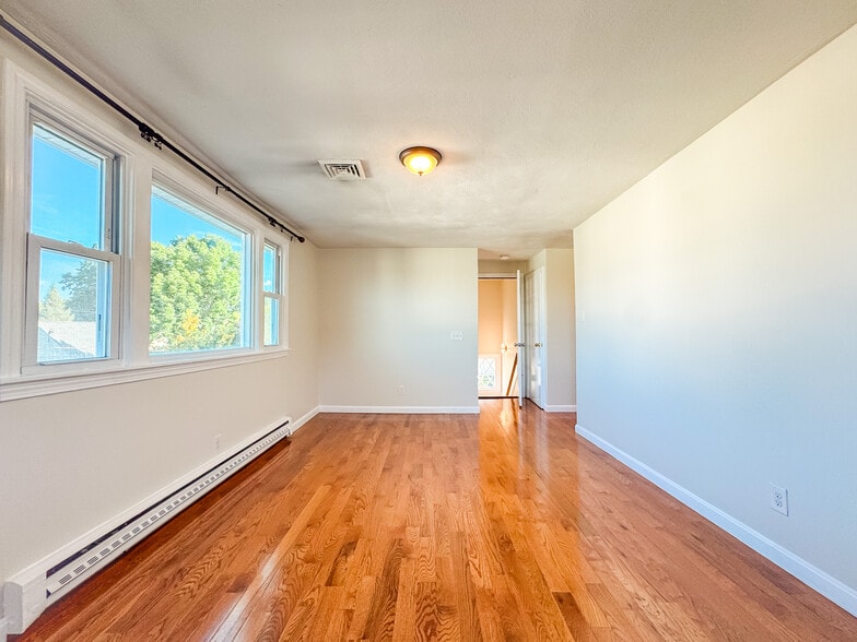 Primary Photo - 74 Dunboy St