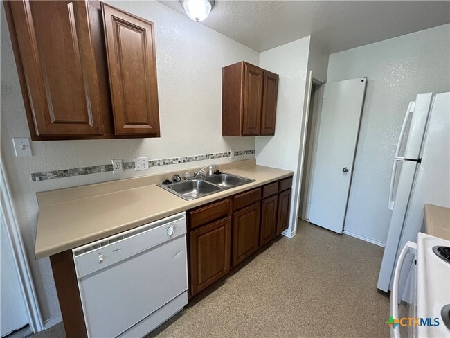 Building Photo - 503 E Union Ave