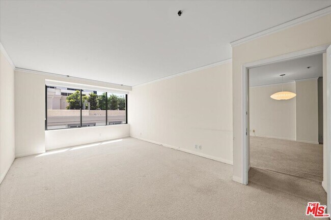 Building Photo - 10724 Wilshire Blvd