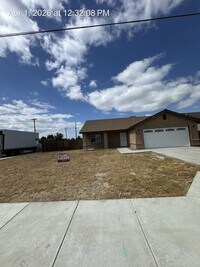 Building Photo - Charming 4 Bedroom House For Rent!!