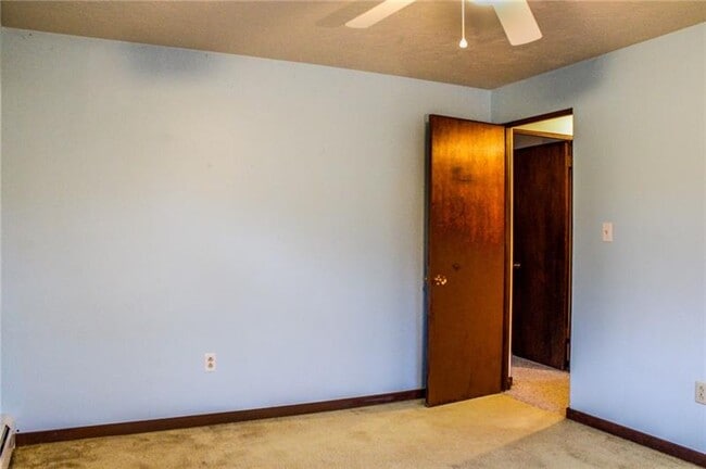 Building Photo - 214 Maplewood Dr