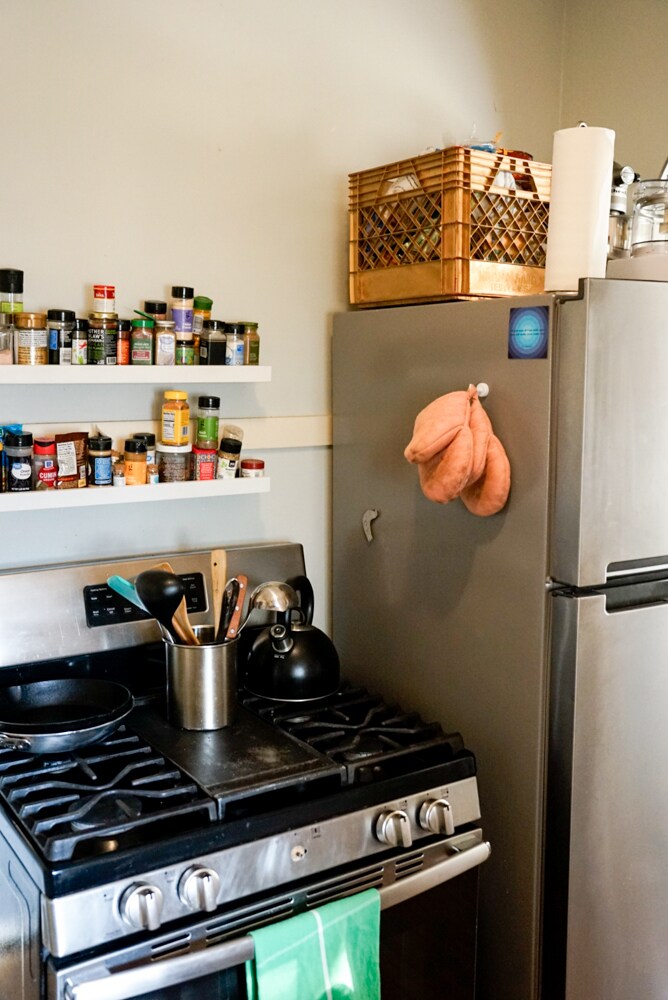 Stove/Fridge - 512 N Santa Fe Ave