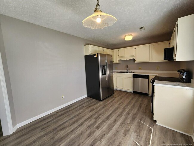 Building Photo - 2908 Rosemeade Dr