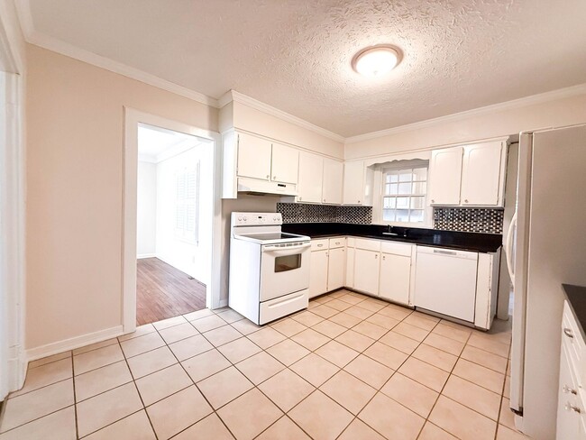 Building Photo - 2525 Camille Dr