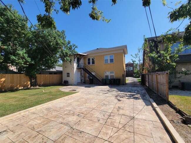 Building Photo - 2406 Huldy St