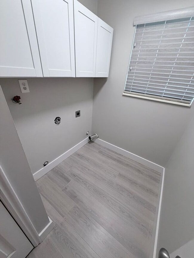 Building Photo - WEST JORDAN 5 BED, 4 BATH HOME