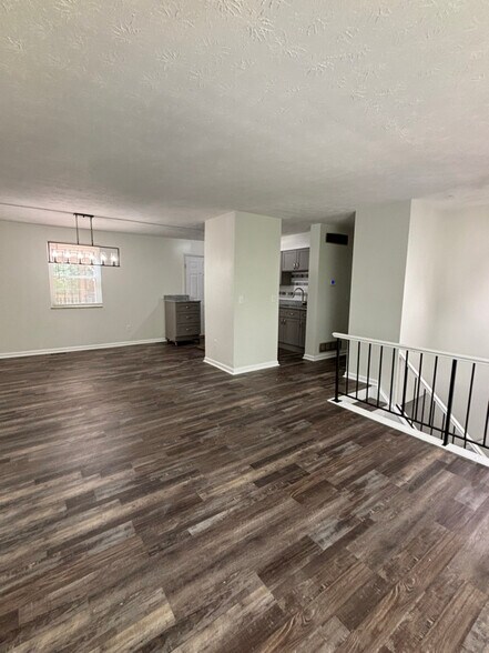 Building Photo - 10253 Crestland Ct
