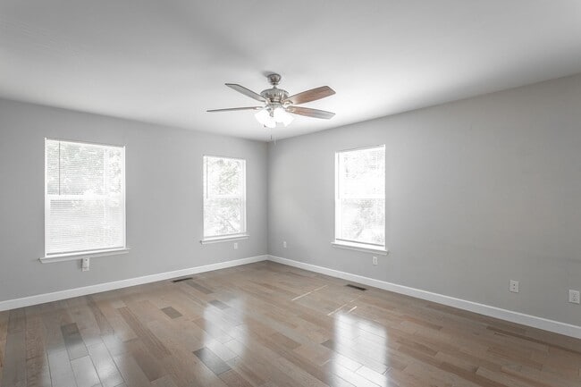 Building Photo - 300 W Ridgewood Ave