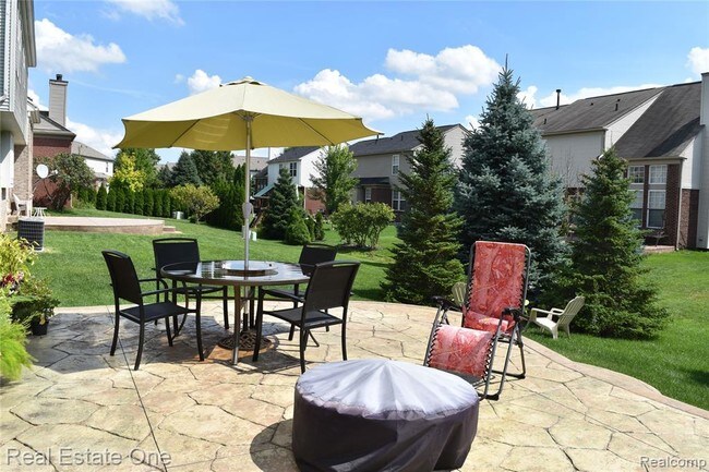 Building Photo - 7212 Tonnelle Ave