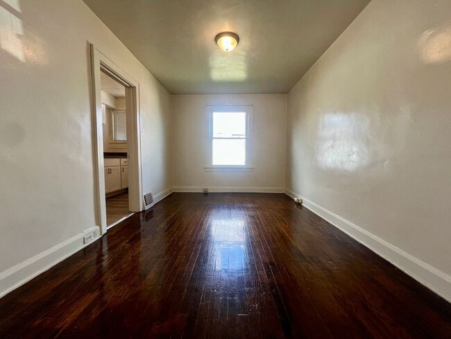 Building Photo - Beautiful 2BR Duplex in a Great Oakland Lo...