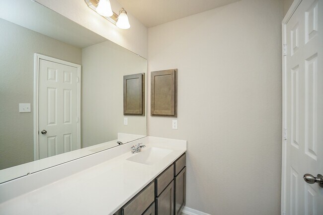Building Photo - 5463 Grand View Dr