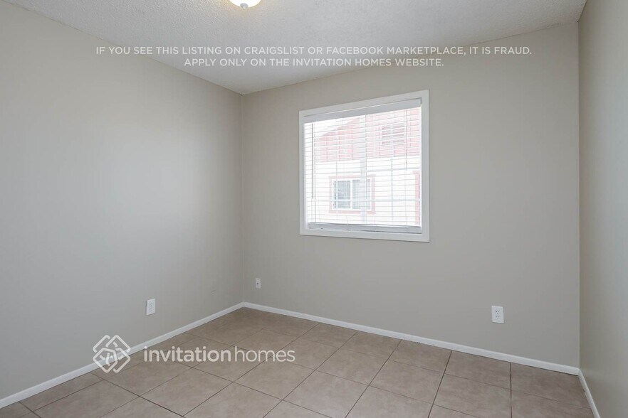 Building Photo - 2022 W Windrose Dr