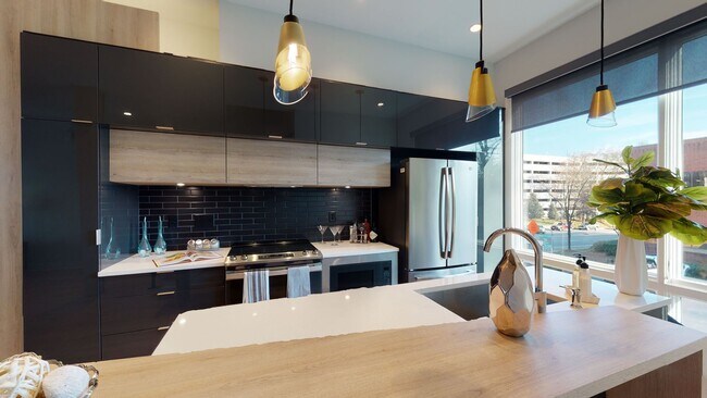 Building Photo - Modern Townhome with Roof Terrace in Dilworth Neighborhood Charlotte NC