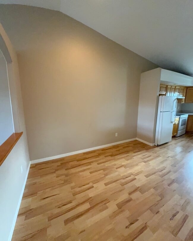 Building Photo - 2437 Brandon Dr