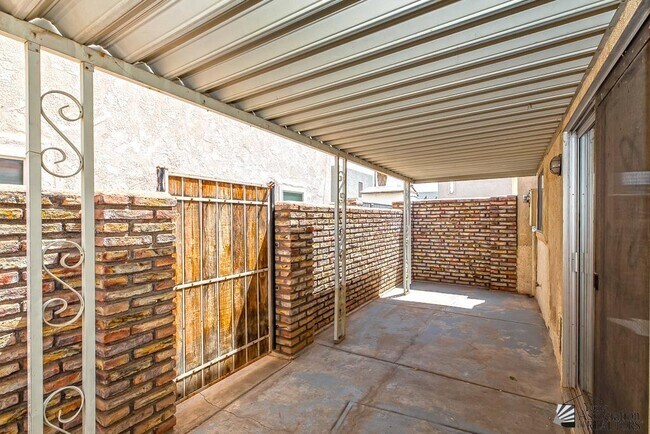 Building Photo - 1931 Paris Ct