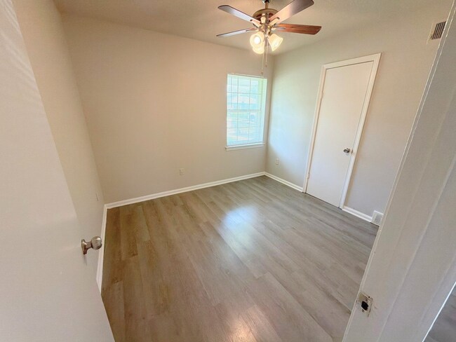 Building Photo - Newly Renovated Home In Whitehaven - Open To Section 8