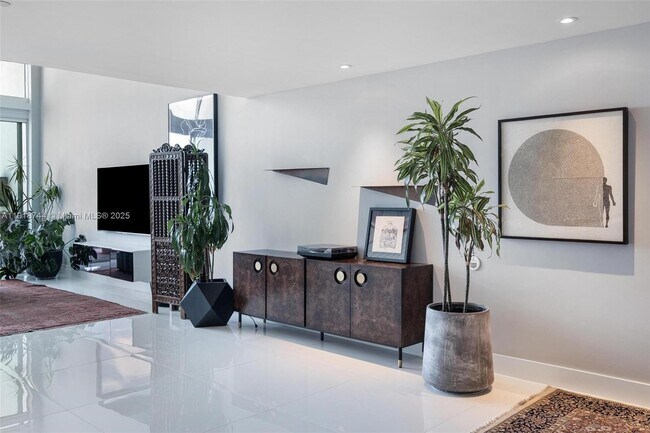 Building Photo - 1040 Biscayne Blvd