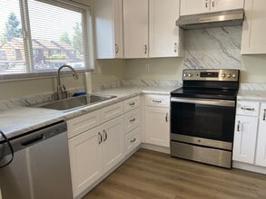 Building Photo - 1481 Parkway Dr