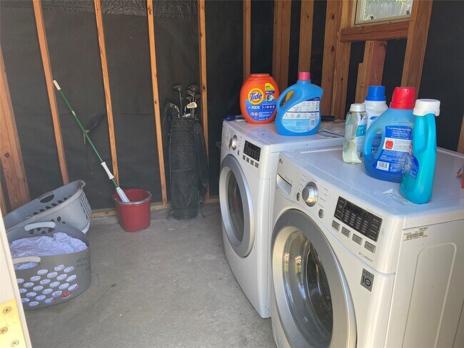 Building Photo - 127 Payne St