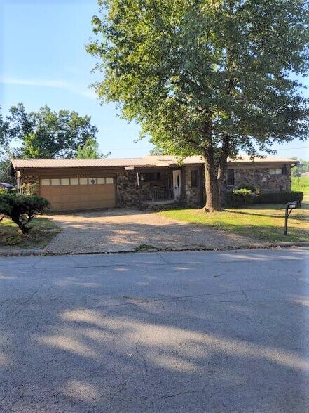 Primary Photo - 2100 N 57th Ln