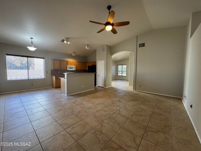 Building Photo - 9005 N Silver Moon Way