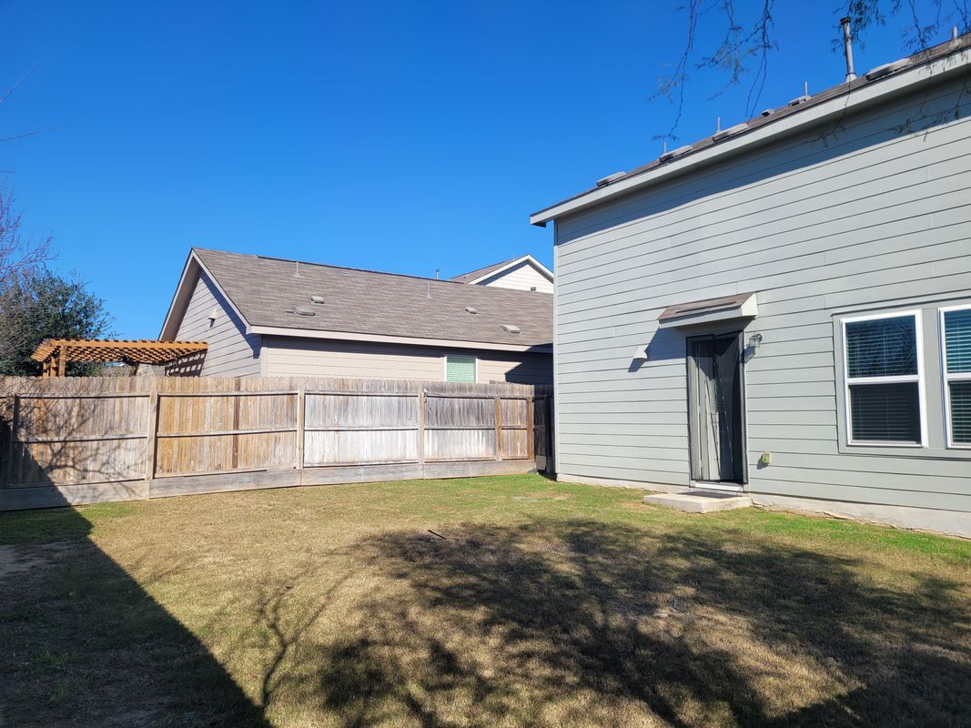 Building Photo - 11311 Babcock Bnd