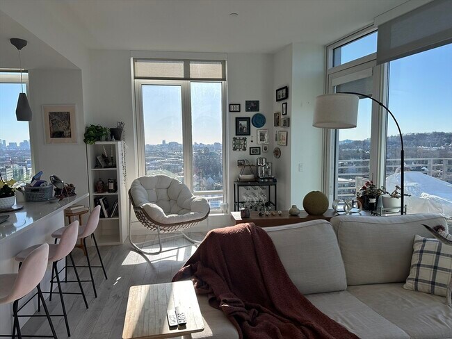 Building Photo - 125 Guest St