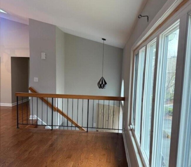 Building Photo - 9334 Drummond Dr